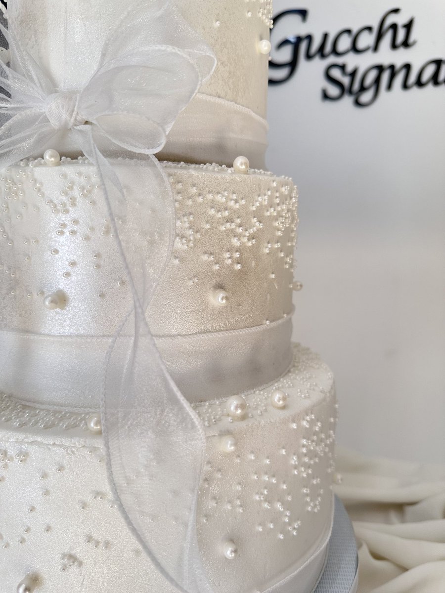 AguhUgochinyere's tweet photo. Starting the week with this TIMELESS 3 tier cake we made  for our couple over the weekend😍

Size: 6”,8”,10” (2 layers each)
🎂: fruit,vanilla, cookies and cream.

Need cakes in Abuja? Send a DM or text link in the bio
We can't wait to celebrate with you! https://t.co/MSNzEueTBu
