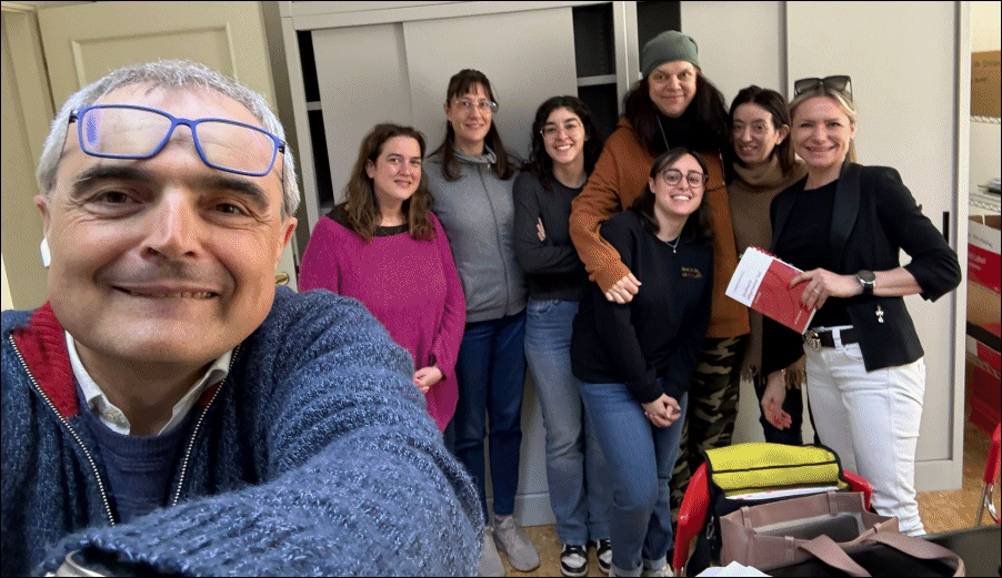 faenzanet's tweet photo. In  questi giorni l’ufficio del notaio faentino Paolo Castellari si è  trasformato in una succursale della Johannes Kepler Universitaet Linz....

https://t.co/HOOx6jyecO https://t.co/qM2U4Ewb0A