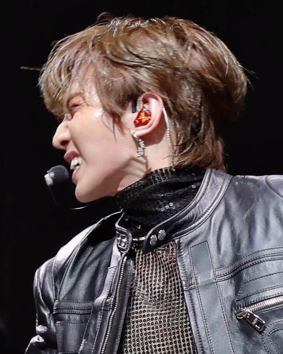 OH HIS ANGRY EXPRESSIONS WHEN PERFORMING >>>>