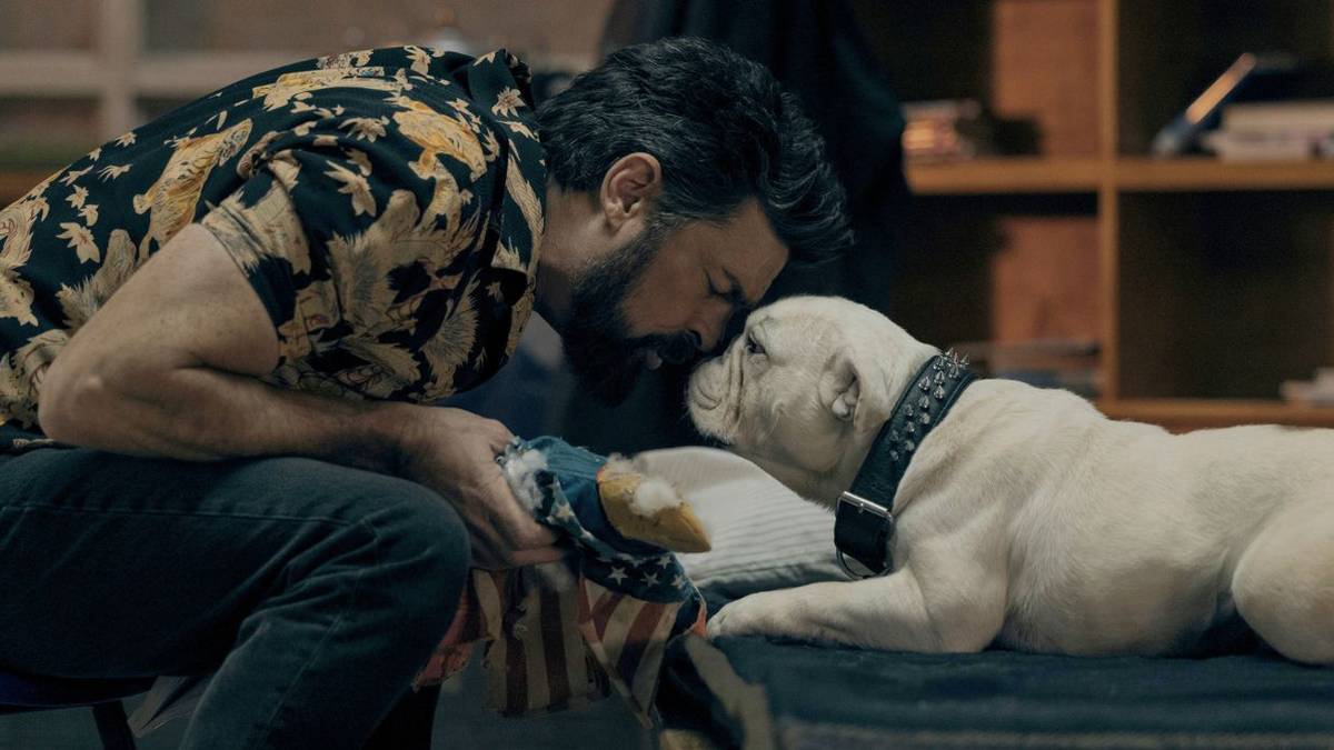 mamemo843's tweet photo. 『ザ・ボーイズ』S5E5、ブッチャーの愛犬テラーのほっこりエピソードが印象的だったけど、テラー役のブルドッグ、ベントレーは撮影後に旅立ってたんだ…。 https://t.co/LgxiuD2mR0