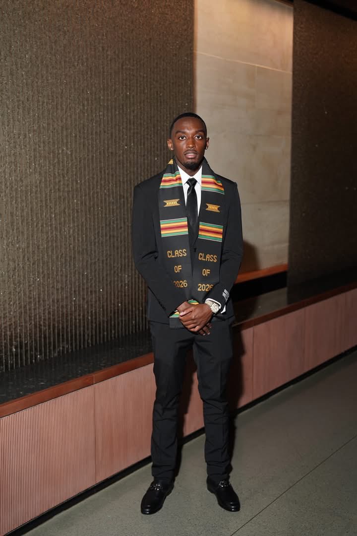 DajuanBates2's tweet photo. 🎓 https://t.co/SURLSwPREG