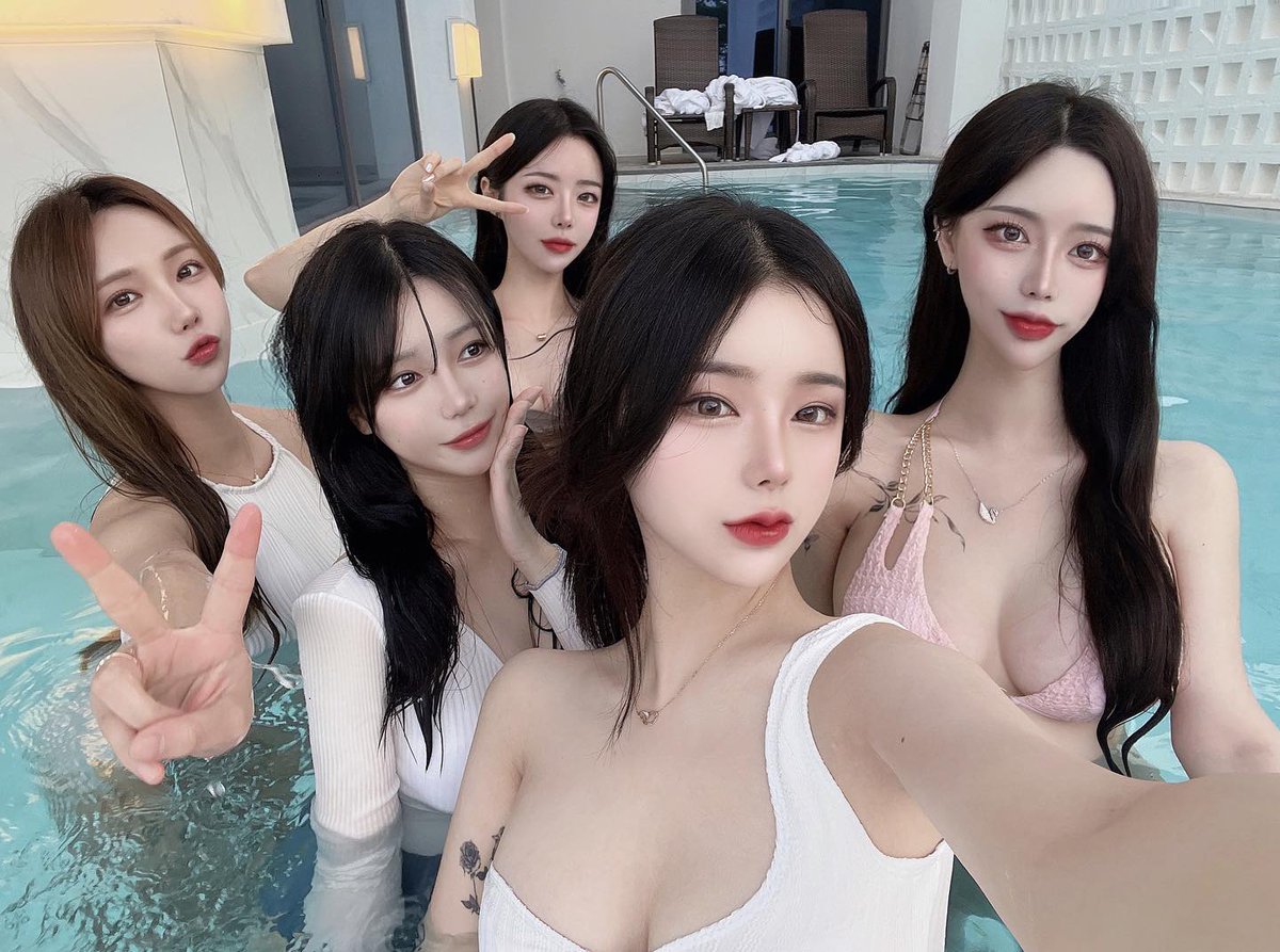Ximten's tweet photo. 경고: 이 사진 보고 심장 아프면 책임 안 져요
진짜 누가 더 예쁜지 알려줘... 나 지금 투표 중
#맘눌뎀  #일상계  #섹트 https://t.co/oswZ4XEEmx