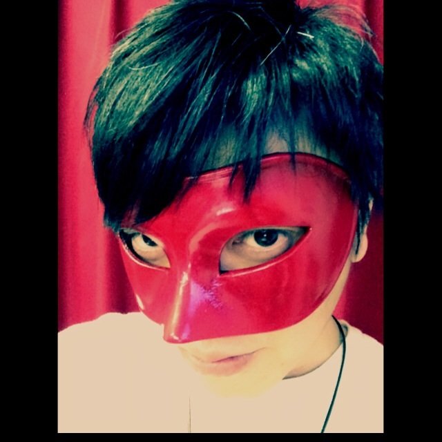 Soul_Red0505's tweet photo. 【特別な事ではない】
私事で申し訳無いのですが。

今年も元気に47歳になりました。
みんなのおかげで、35歳〜始まった魂☆レッド！！も12年続けられてます。
仲良くしてくれてありがとう。

歌にお喋りにアホに、少しだけの優しさを添えて、自分らしく進んで参ります。
これからも仲良くして下さい。 https://t.co/hrDpqpXRhl