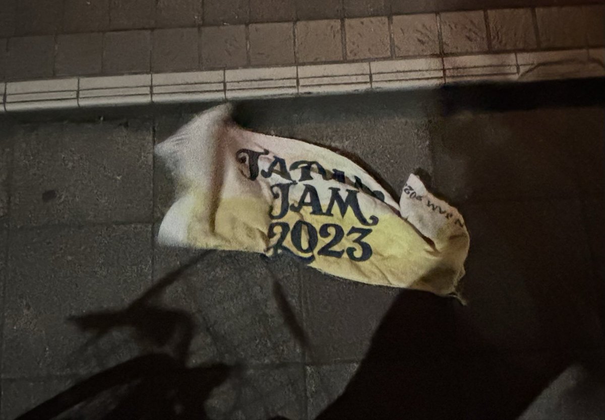 rrrssinu's tweet photo. 外歩いてたらjapanjam のタオル落ちてた
しかも2023
持ち主に見つかりますように https://t.co/kppXEsqd24