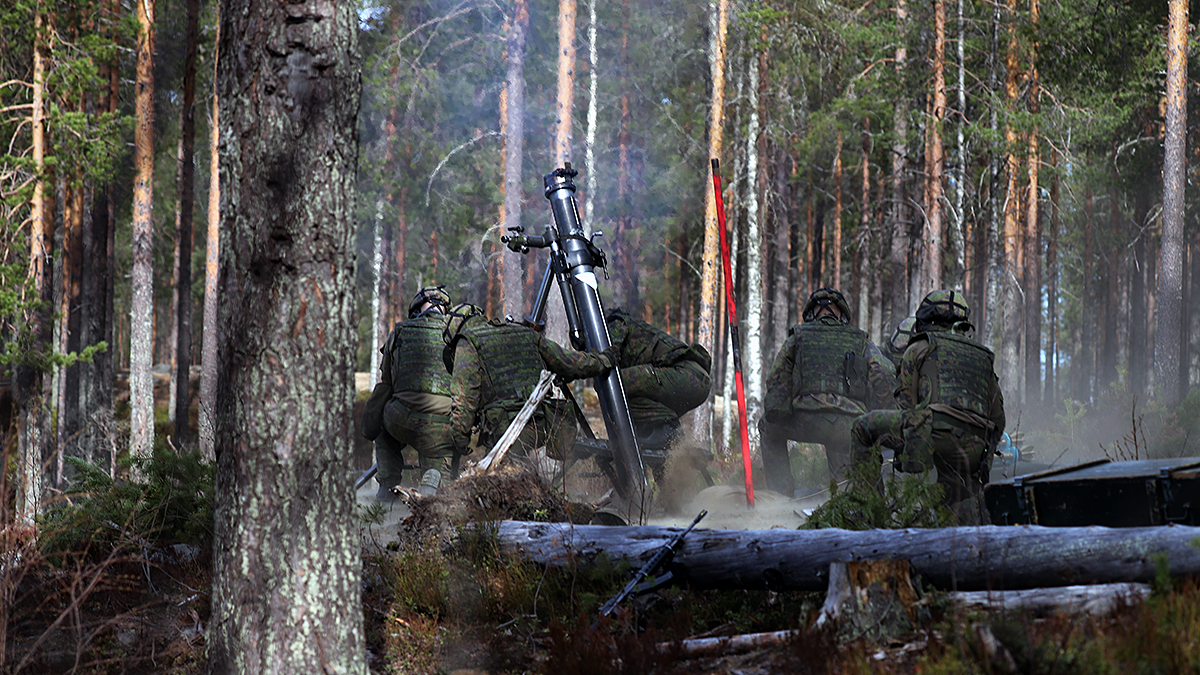 KainuunPR's tweet photo. Northern Strike -harjoituksessa olennaista on osaamisen kehittäminen perussuorituksia harjoittelemalla. Aliupseerikurssin kranaatinheitinlinja toteutti ammunnat Vuosangassa 120 KRH -heittimillä ja siirtyi seuraavaan tuliasemaan.
#NorthernStrike #kaipr #kaitr #maavoimat #krh https://t.co/Jt4rayMWua