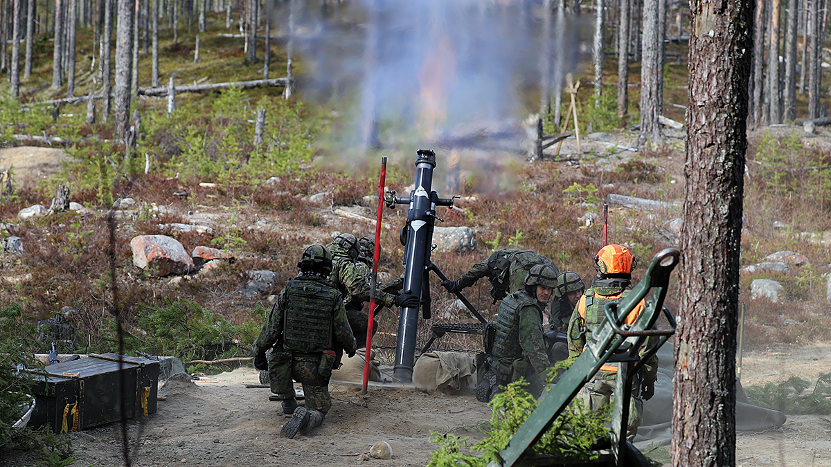 KainuunPR's tweet photo. Northern Strike -harjoituksessa olennaista on osaamisen kehittäminen perussuorituksia harjoittelemalla. Aliupseerikurssin kranaatinheitinlinja toteutti ammunnat Vuosangassa 120 KRH -heittimillä ja siirtyi seuraavaan tuliasemaan.
#NorthernStrike #kaipr #kaitr #maavoimat #krh https://t.co/Jt4rayMWua
