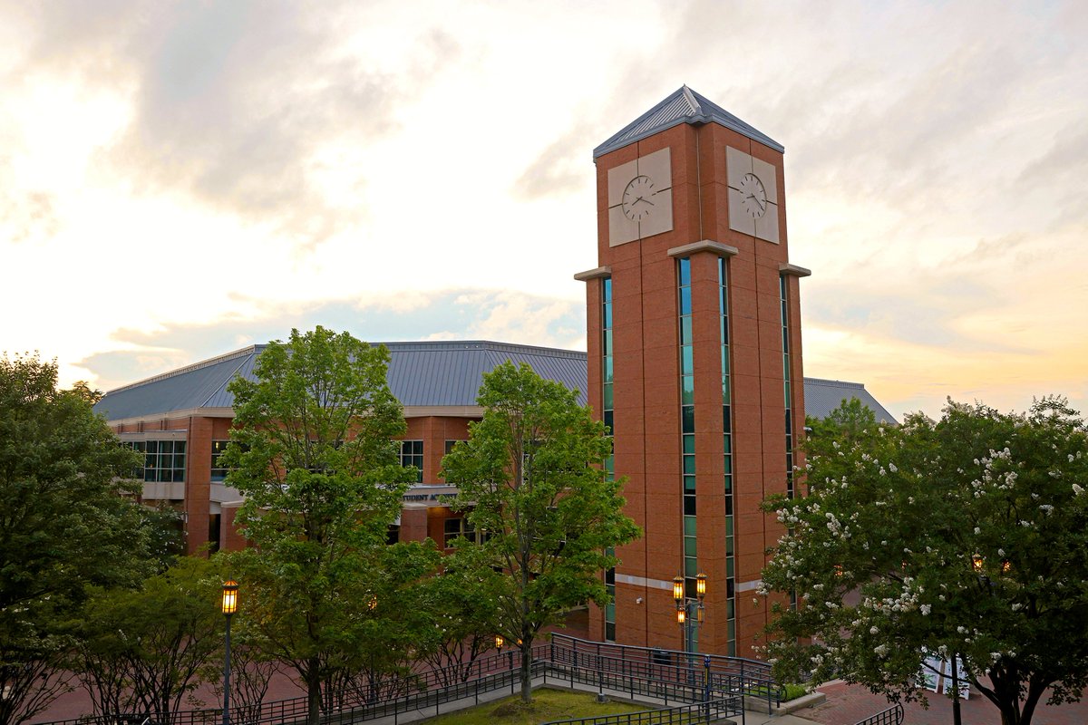 unccharlotte's tweet photo. Wishing our Niners the best of luck on exams! 💚 https://t.co/x4t2RakX71