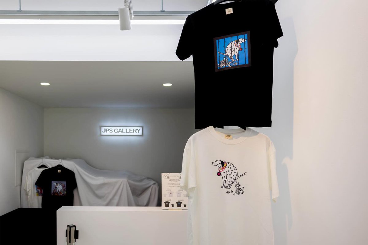 jpsgallery's tweet photo. @ayu_19980408 
🇯🇵 Ayumi Hamasaki x SUPER Love DOG │ remember love

JPS Gallery Tokyoにて、J-POPの歌姫・ayumi hamasakiの音楽的レガシーと、Shinichi HarAによる「SUPER Love DOG」が結集します。

展示期間：2026年5月2日(土)〜5月31日(日)

展示会場 : JPSギャラリー 日本 https://t.co/LhLwWknAnj