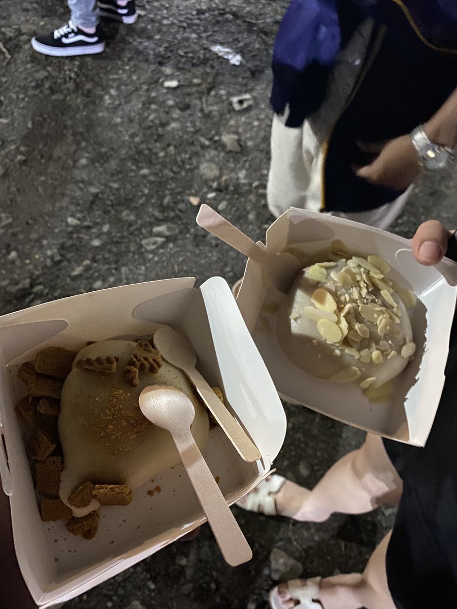 FlorLudia's tweet photo. Mochi hastang gwapaaa sa menu ug preparation nila pero pagkaon grabe ka nipis sa mochi tam-is mka diabetic dili baga sa yogurt dahil jan 3/10 ahhaha https://t.co/2K9TGV4Vev