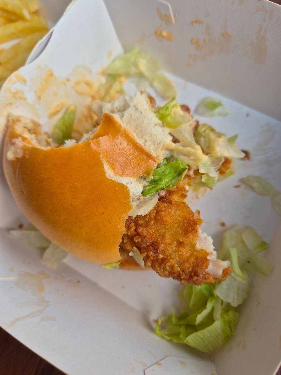 SoulfulDeep440's tweet photo. I ate for the sake of eating. McCrispy was too dry yoh... and the other time i had it but it was 10/10 https://t.co/dlyz3xnw7T
