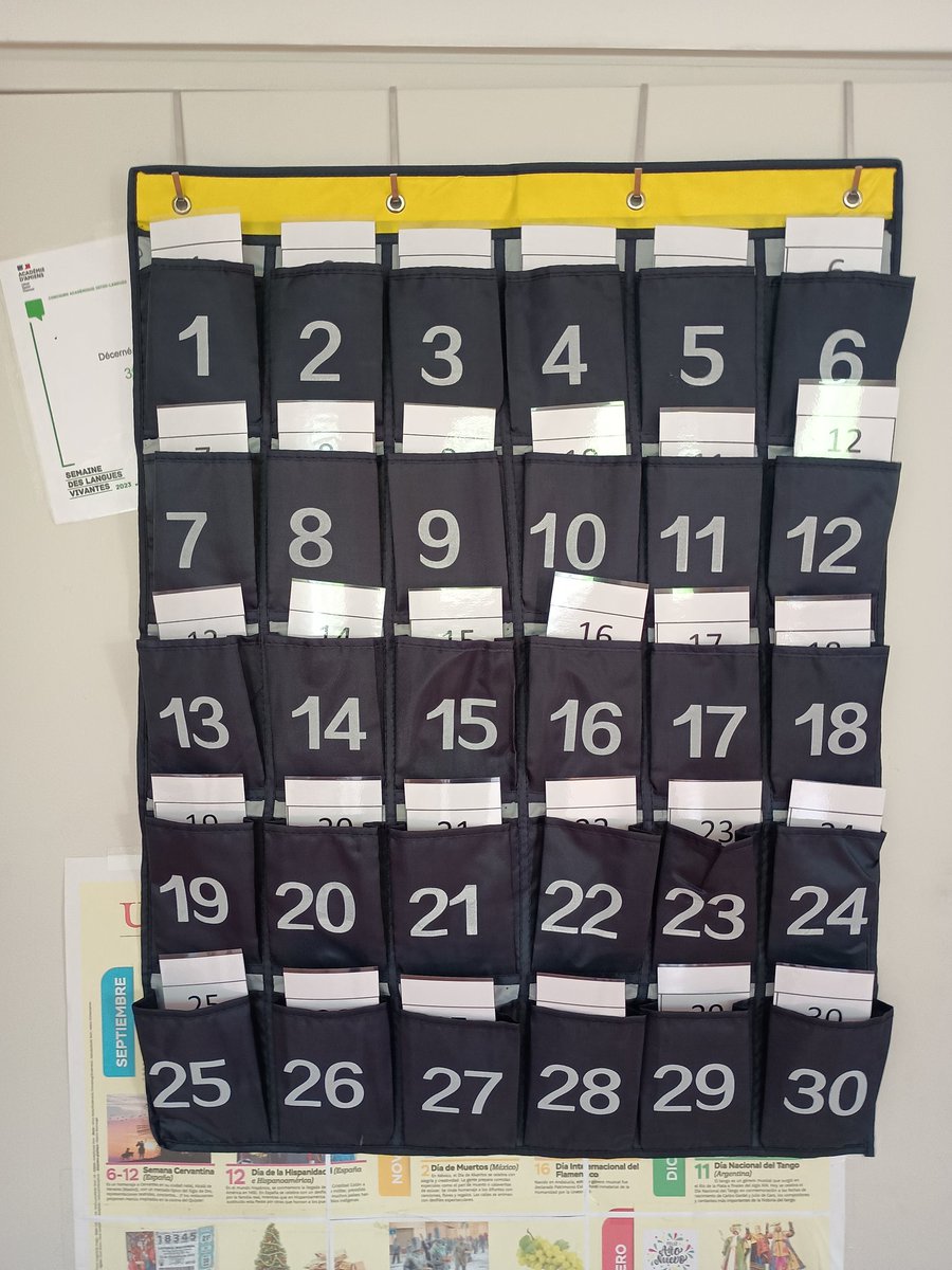 JB_Corot's tweet photo. 📱 Nouveauté au lycée @JB_Corot! À partir d'aujourd'hui, une expérimentation "Zéro Smartphone" est lancée dans 4 salles.
Le principe : les élèves déposent leur téléphone à l'entrée contre un ticket et le récupèrent en fin d'heure. Une pause numérique pour mieux se concentrer ! https://t.co/L9zjtYd7Ux