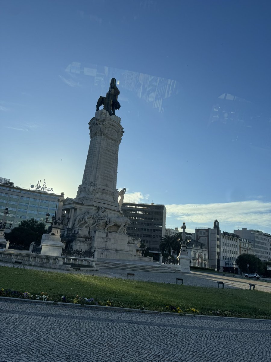 ErrcaX3's tweet photo. Portugal is BEAUTIFUL 😍 https://t.co/1JyEDscf5T