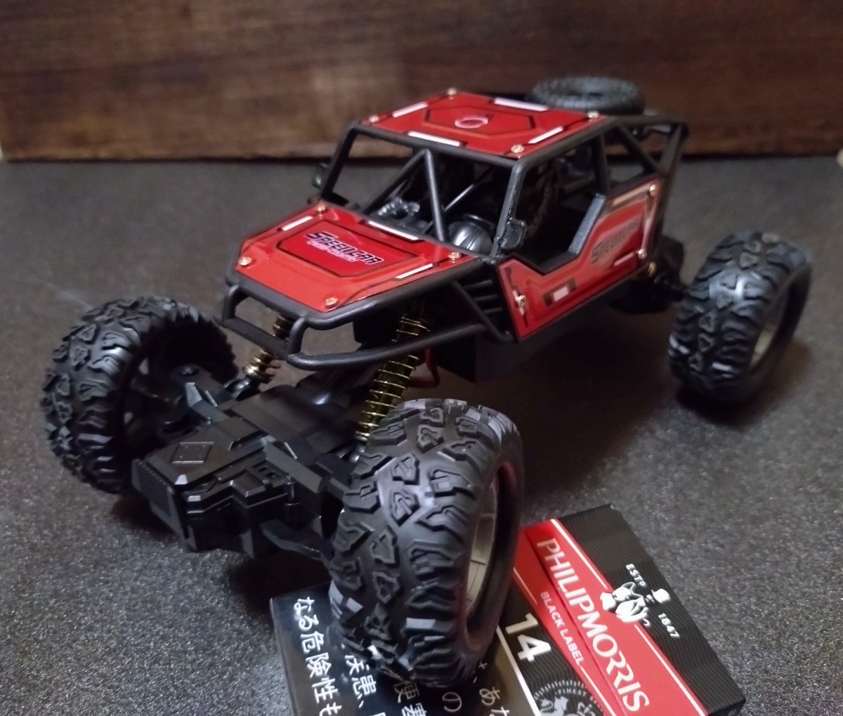 ダイソーに新作ラジコンいたので
捕獲してきた。