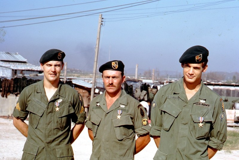 RetroCoast's tweet photo. John Walton (right) was the son of Walmart founder Sam Walton.

Instead of living as a trust fund baby, he joined the Special Forces and served in Vietnam. He later became a crop duster pilot, boat builder &amp; charter school advocate.

He was a free spirit and man of great talent. https://t.co/VmDNkKiXtS
