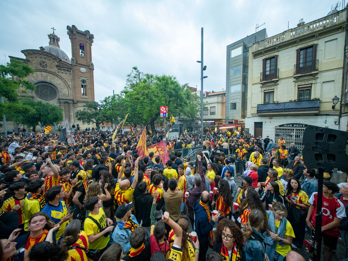 La reflexió que crec que ens deixa als més "veterans" els que hem seguit any rere any a la UESA, tragant-nos la dècada dels 80s sencera a 3a o fins i tot l'any a 1a catalana però alhora creient en el club, en el seu potencial i volent portar-lo com a somni on mereix, s'està