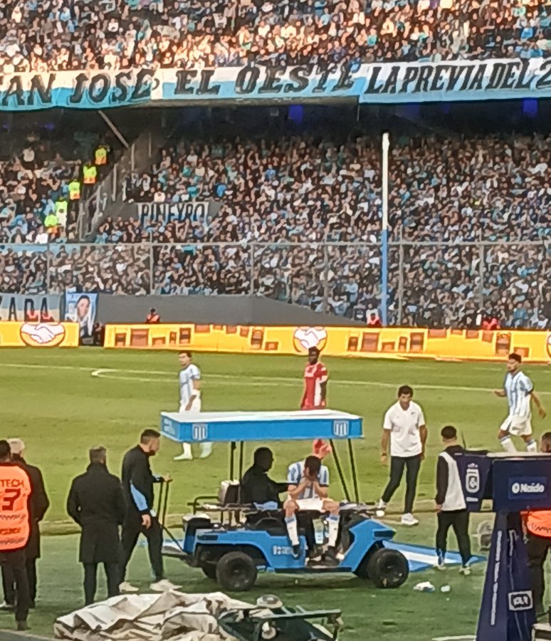 ⚠️PARTE MÉDICO⚠️

Ezequiel Cannavo, que se le realizaron estudios esta mañana, tiene una lesión muscular en el recto anterior derecho.

📸 <a href="/MarFRodriguez/">Marian ®©💫</a>