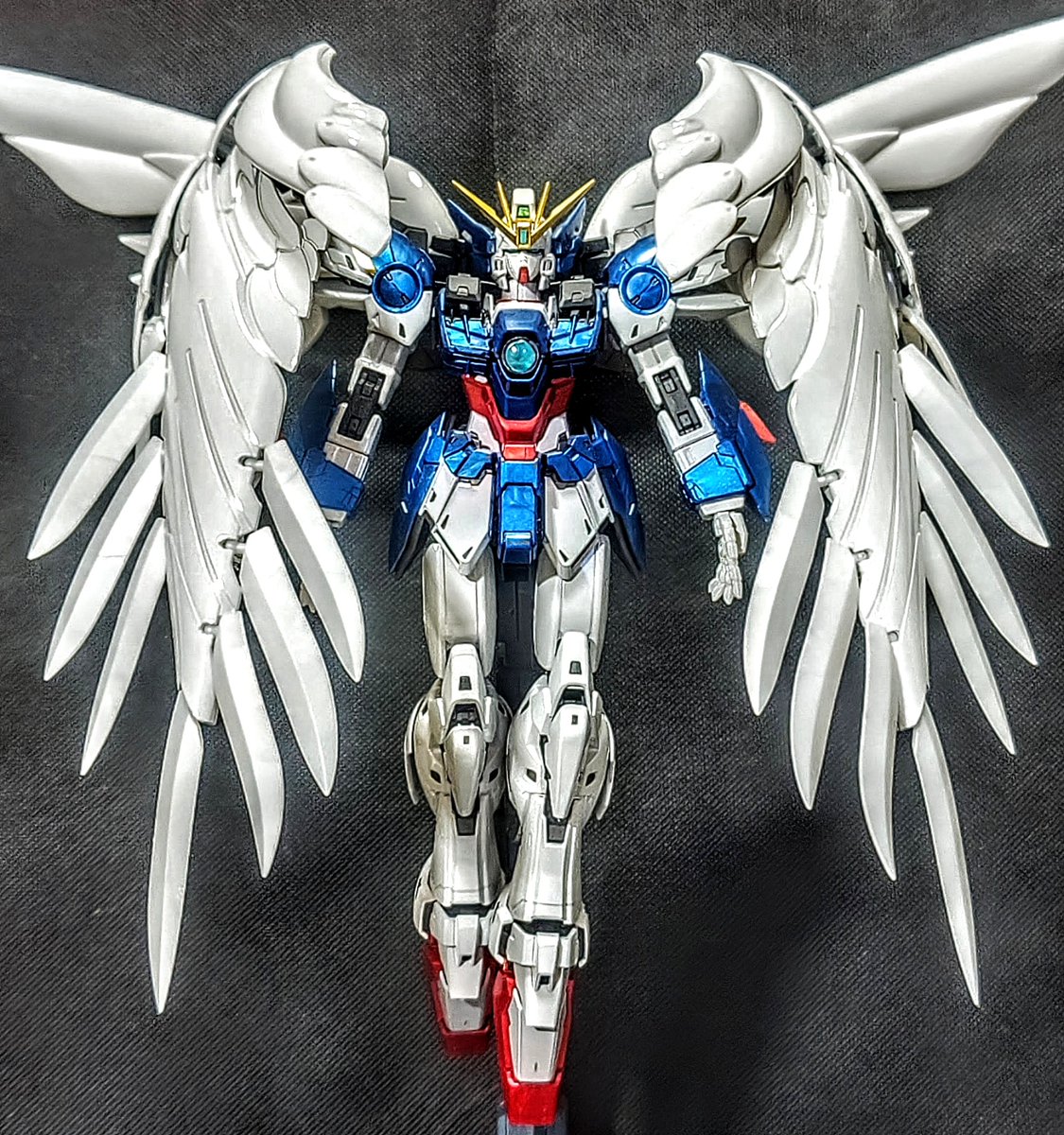 relenadarlian1's tweet image. MGウイングガンダムゼロEWVer.Kaチタニウムフィニッシュ
組んだ。
通常版も組んだけどチタニウムはより艶やか。
#ガンダムW
#ガンプラ