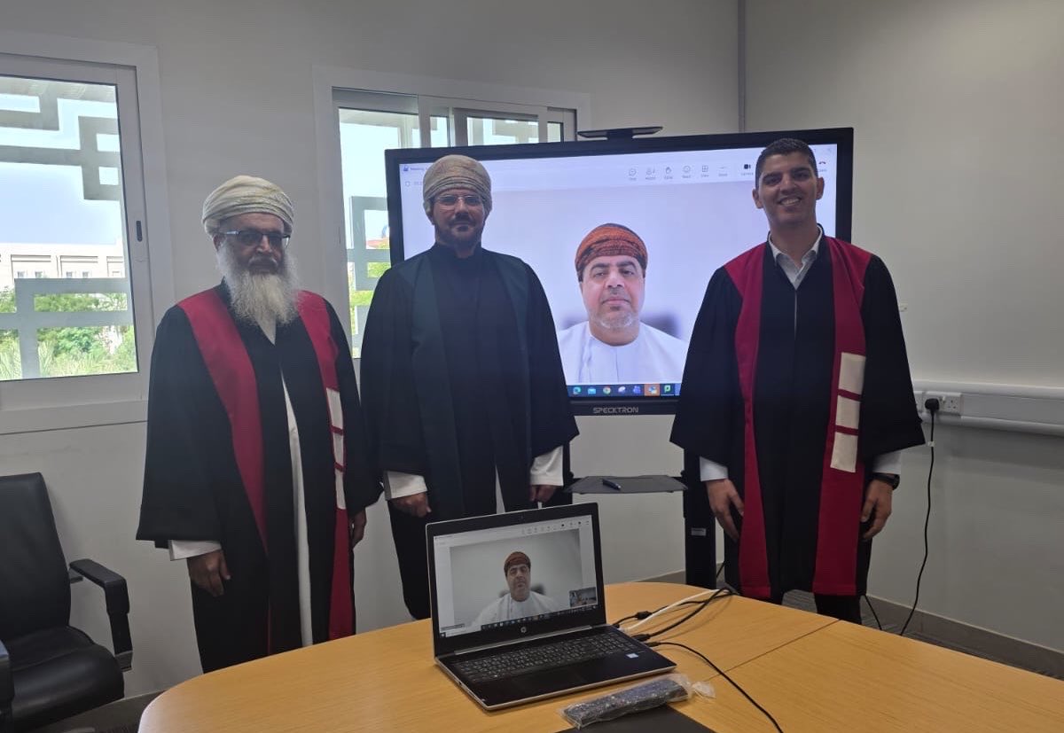 LAWASU1's tweet photo. مناقشة رسالة الماجستير الموسومة بـ: "التصالح الجزائي في التشريع العماني، دراسة وصفية تحليلية"، للباحث: سعود بن سليمان الفارسي، وتكونت لجنة المناقشة من:

د.نزار حمدي قشطة، رئيساً ومشرفاً
د. أحمد البرواني، مناقشاً داخلياً
د. حسين الغافري من جامعة العربية المفتوحة، مناقشاً خارجياً https://t.co/vuntReGe7j