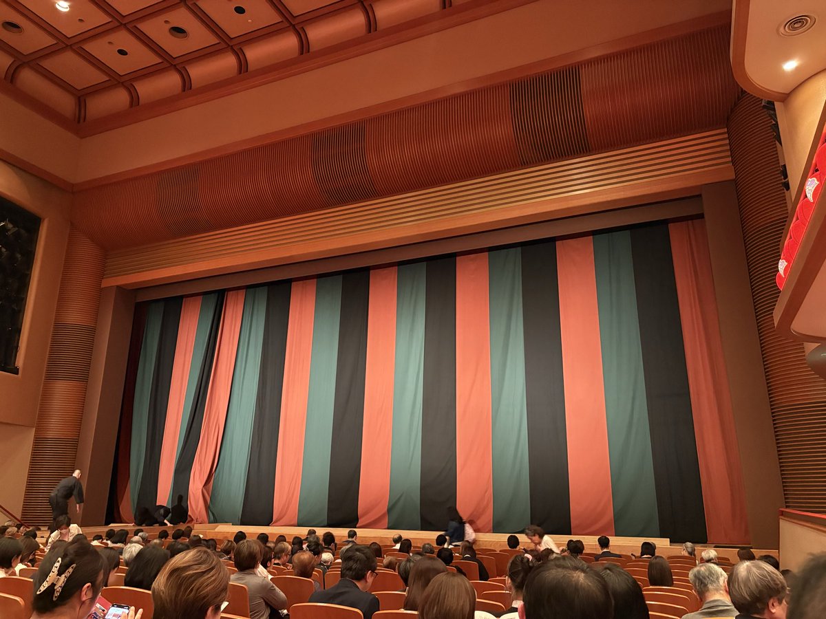 miyoEng's tweet photo. 大阪松竹座が今月閉館すると聞いて、
最後の歌舞伎公演へ🍺
また通いたいと思ってももう無くなってしまうのが本当に寂しい…
また大阪に戻ってきますように
#松竹座　#御名残五月大歌舞伎 https://t.co/SRW95SHbAs