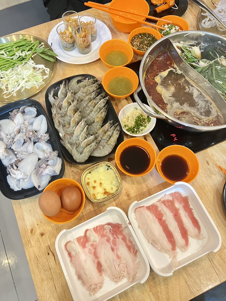 surasit_ton's tweet image. #buffet #มื้อค่ำ 🥩🦐🦑🥗
#18มงกุฎ #ชาบู 🥢👑🥢👑
#surasit_ton 4•5•2026 😋