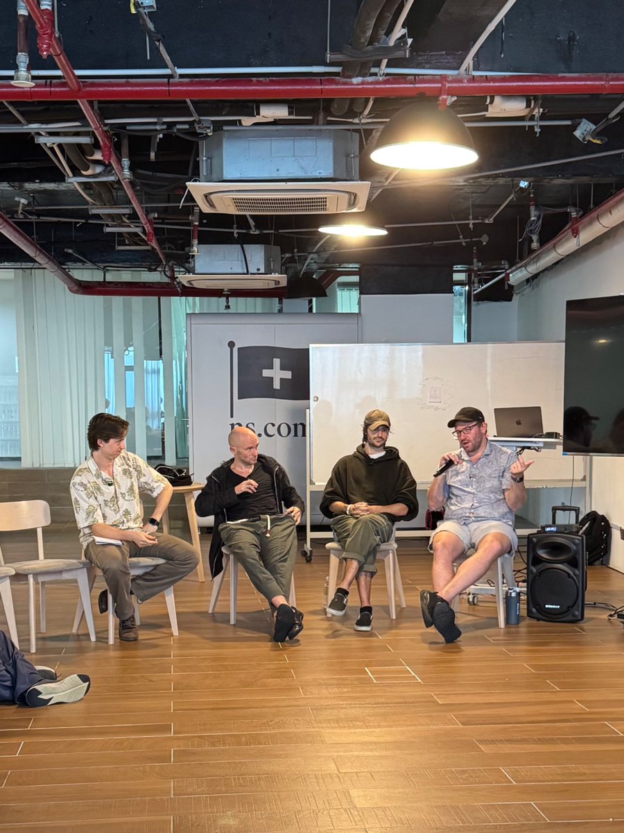 Quantus tweet media