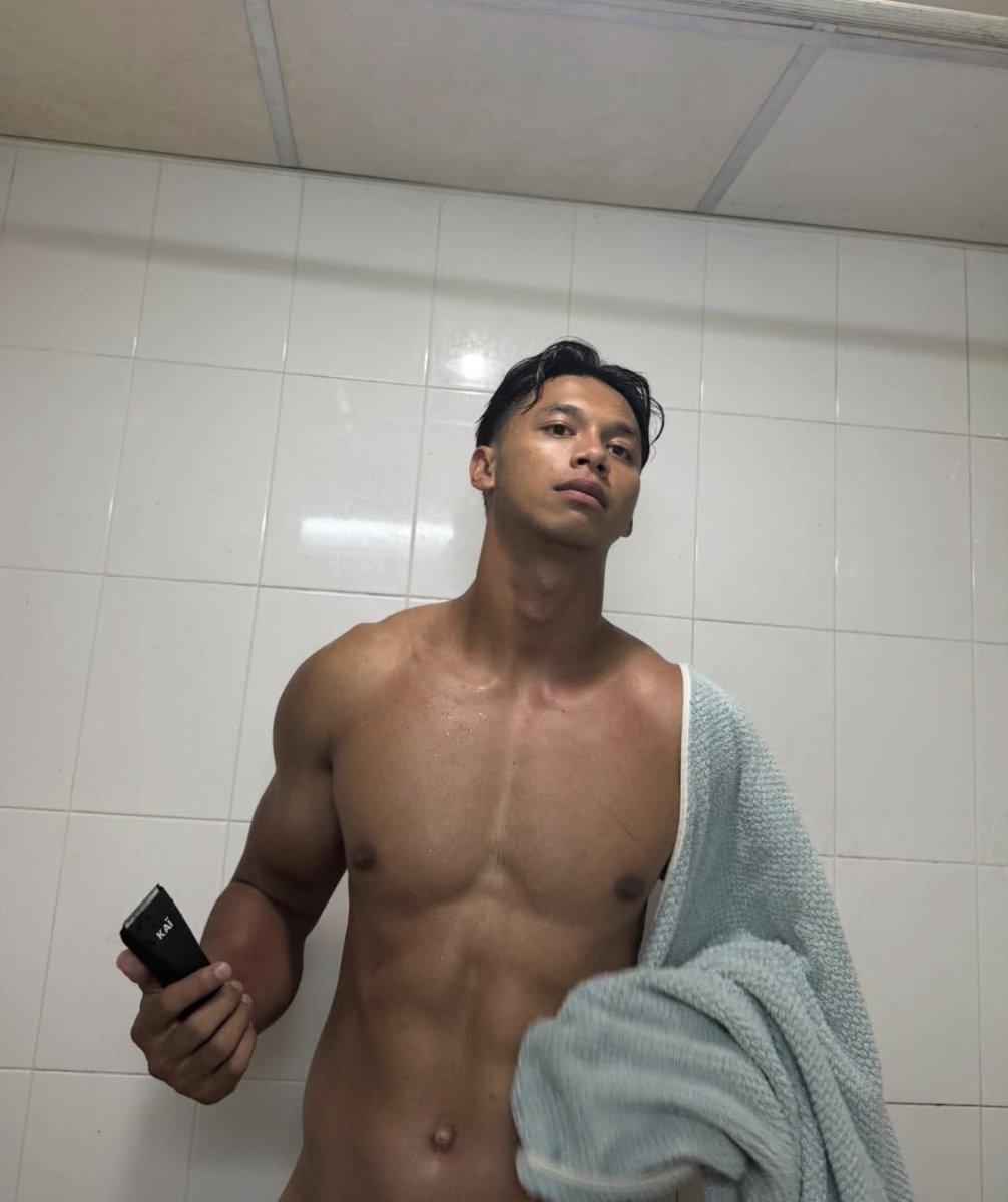 Daily Hot Dudes tweet media