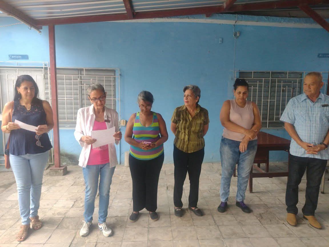 AmatMoro's tweet photo. Este primer lunes de mayo y después del histórico desfile, se efectúa el matutino en la Oficina Provincial de Estadística e Información en #LasTunas con la actualidad de la situación nacional e internacional. 
#PorLasTunasLaVictoria https://t.co/HXcakB61eC