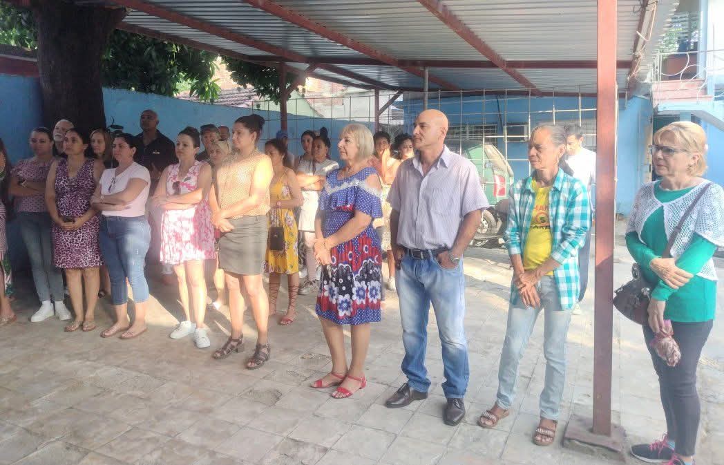 AmatMoro's tweet photo. Este primer lunes de mayo y después del histórico desfile, se efectúa el matutino en la Oficina Provincial de Estadística e Información en #LasTunas con la actualidad de la situación nacional e internacional. 
#PorLasTunasLaVictoria https://t.co/HXcakB61eC