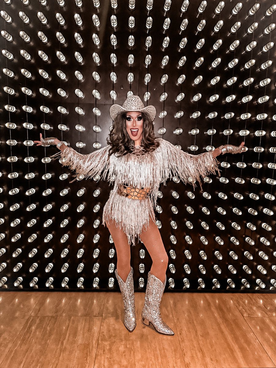 VyletteWard's tweet image. She’s cooking, you hungry?….Stay tuned ATX! 
#whotels #atx #party #fyp #drag