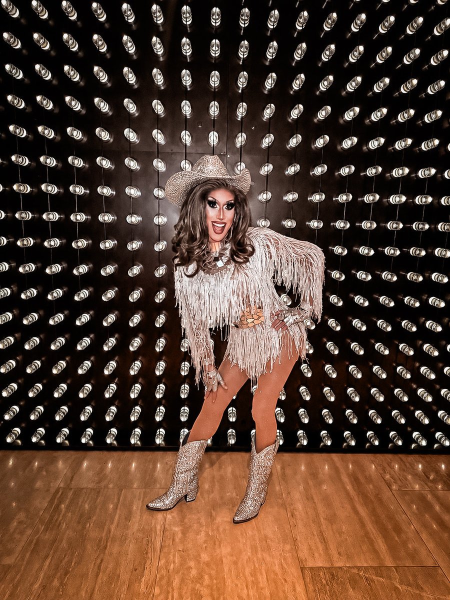 VyletteWard's tweet image. She’s cooking, you hungry?….Stay tuned ATX! 
#whotels #atx #party #fyp #drag