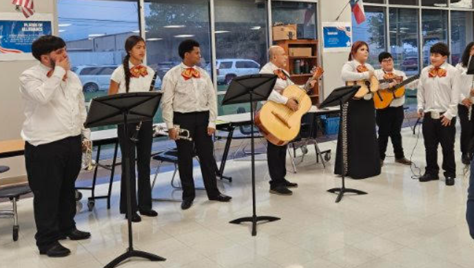 JohnStem_EISD's tweet photo. Mariachi Oro brought the spaghetti dinner to life with a vibrant, family-friendly atmosphere! 🎶🍝 Great to see high school and junior high students performing together—so much talent on one stage. Thanks to Principal Valdez for making it all possible! https://t.co/ScwoLllGK5