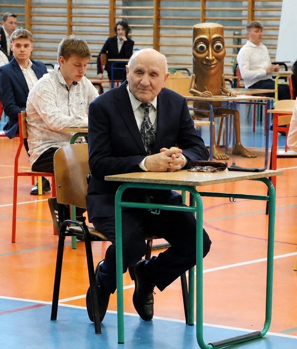 kacpervz's tweet photo. 🚨‼️PILNE‼️🚨
86 letni Józef Peruga, w najnowszym wywiadzie ujawnił że NIE wpłacił nic na zbiórke łatwoganga, zdradził też że to może nie być jego ostatnie podejście do matury po tym jak uzyskał zawrotny wynik 4 punktów na dzisiejszym egzaminie

#matura2026 https://t.co/gp58EGXT21