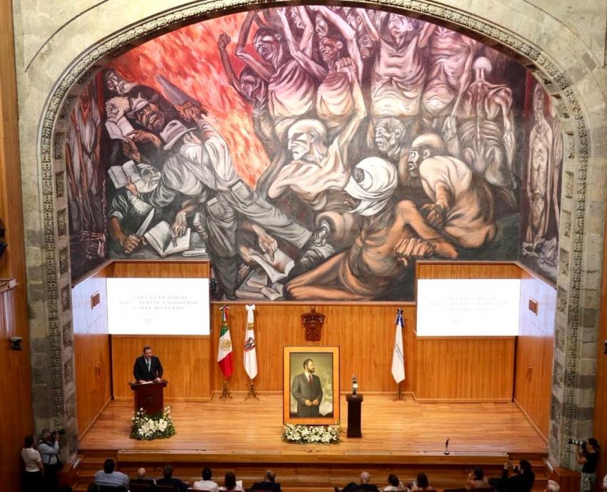 LetrasCUCSH's tweet photo. UdeG recuerda a Raúl Padilla López, articulador de la educación en Jalisco

Comunidad universitaria y familiares rinden homenaje a su legado durante ceremonia en el Paraninfo Enrique Díaz de León, a propósito de su 72º aniversario de natalicio

https://t.co/VQlB9NzI4n https://t.co/EKgCHioaE2