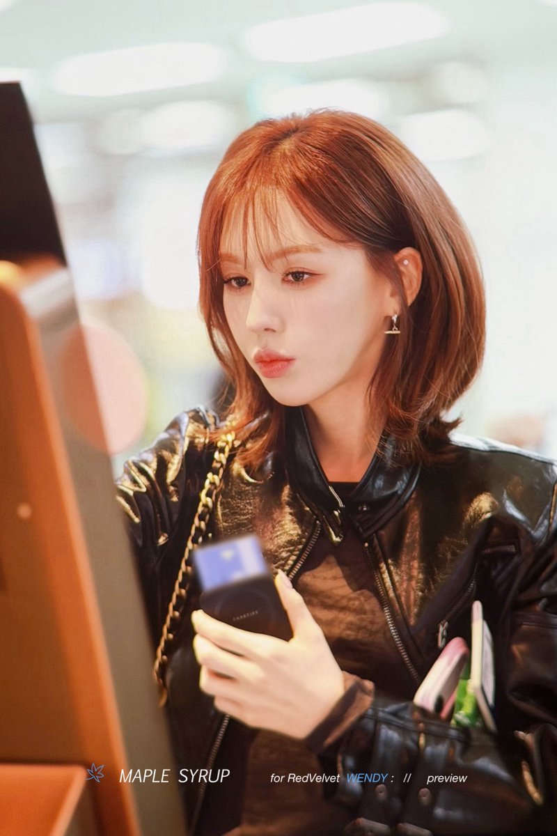 hiriiic's tweet photo. ⬅️너 나 좋아하지? 좋아하잖아
➡️저건 좀 아니지 않나? https://t.co/GdzQNvR9za