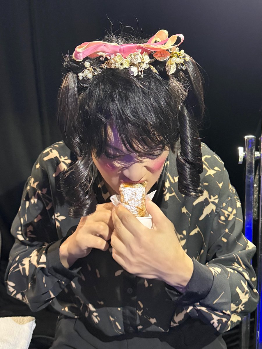 2025年
全国ツアー「喜矢武豊」舞台袖のオフショットです🎀

ライブDVDの予約はこちら↓↓↓
silkroadstore.jp/product/6894/