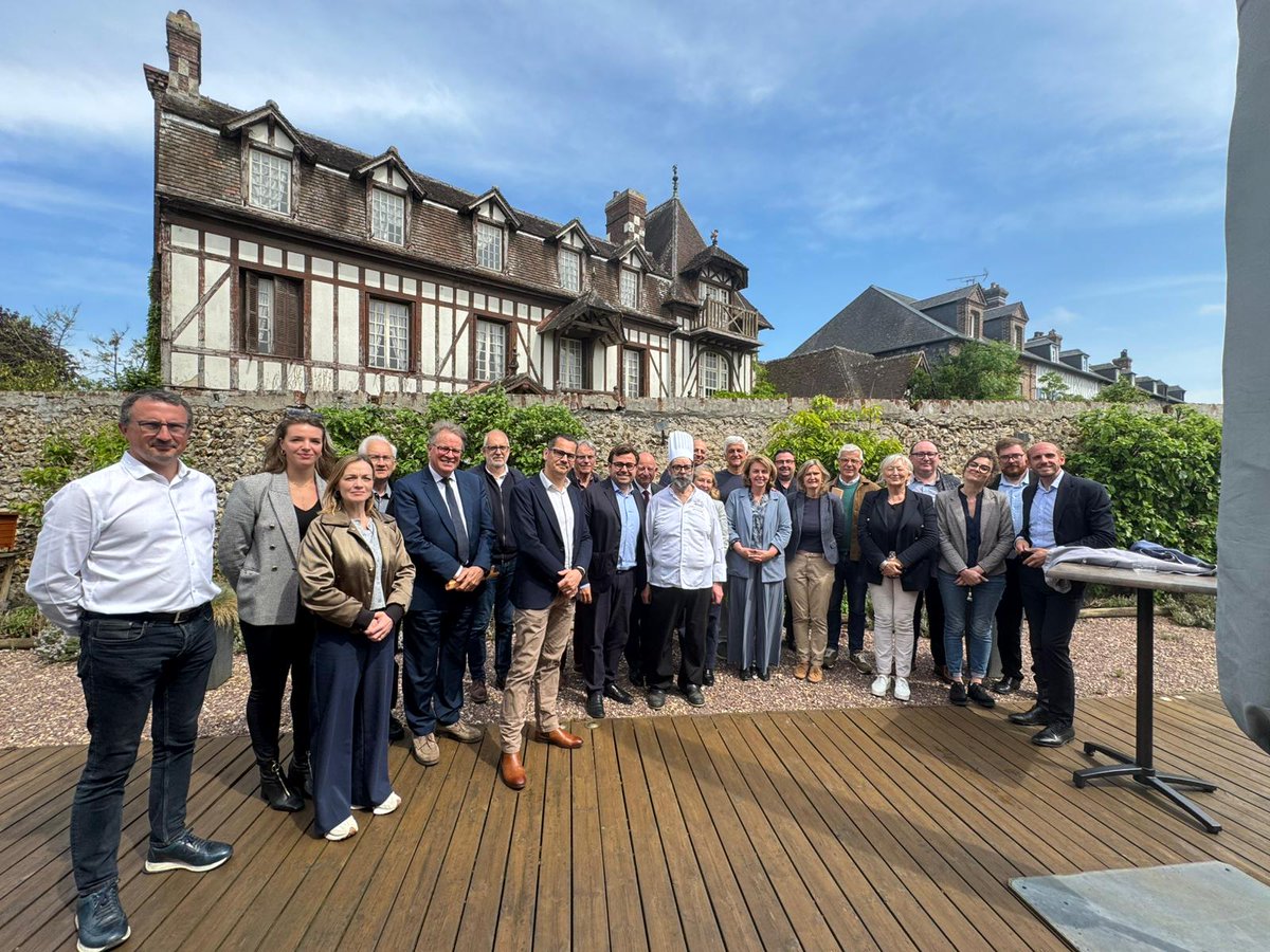 LesCentristes_'s tweet photo. Séminaire des élus @LesCentristes_ de Normandie autour de notre Président @Herve_Morin &amp; de notre Secrétaire Général @telexhauser. Dans chaque territoire, nous aurons des candidats pour défendre un projet libéral, décentralisateur et profondément ancré dans les réalités locales ! https://t.co/C2zabjmDto