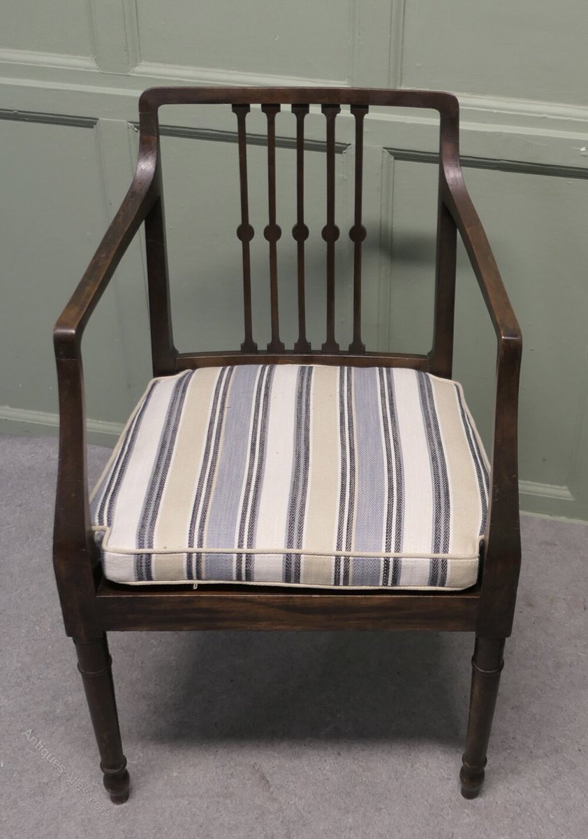 antiques_atlas's tweet image. For SALE on Antiques Atlas we have this
 Pair of Regency Elbow Chairs, Hall Chairs
antiques-atlas.com/antique/a_pair…  From Elmgarden Antiques 
#antique #antiques #antiquefurniture #antiquediningchairs #antiquechair #antiquechairs