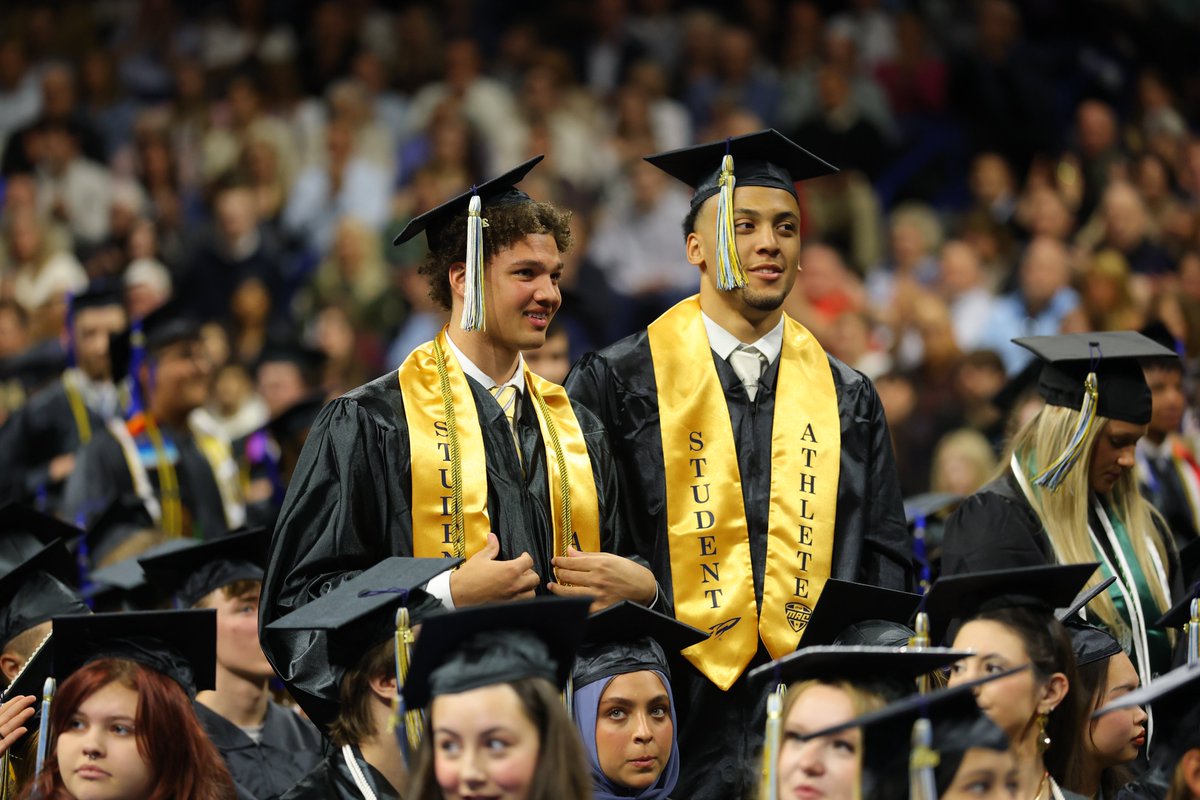 Toledo_MBB's tweet photo. Congrats to our graduates Sean &amp; Kyler! 🚀🏀🎓 https://t.co/BbmdhwZqi2