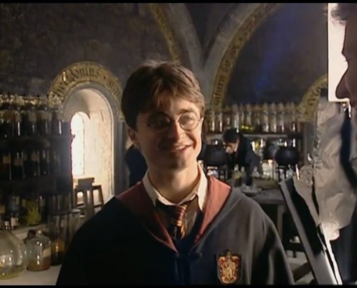 Scifijunky35509's tweet image. I love these pics of Dan, they are  healing, cause I imagine them as Harry just happy and Lord knows he needs happiness 😭
#HarryPotter
#HarryJamesPotter
#HBO