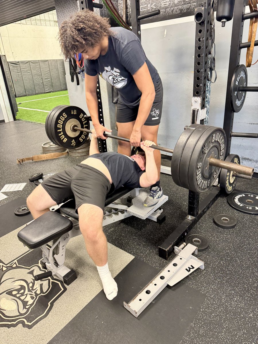 Starting the week off right!! 💪💪 #EARNYOURANCHOR ⚓️⚓️