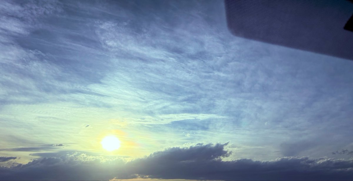 mell_usagi's tweet photo. 空がキレイだった(  ᴗ ᴗ)"⟡.· https://t.co/8kRtIEd8sd