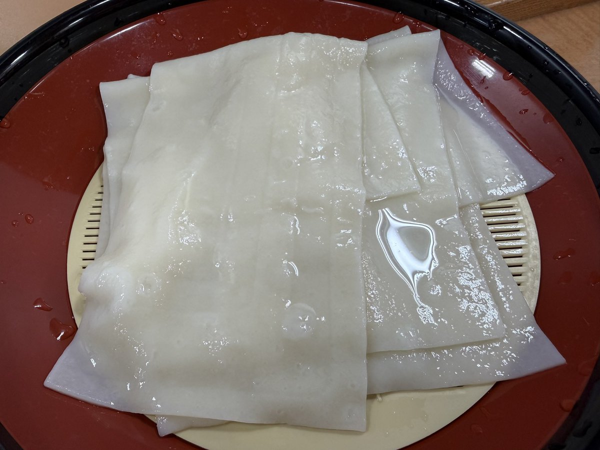 kurihara198232's tweet photo. #4月25日のランチ
箏曲の演奏を聴きにアゼリアホールに🎶
少し早く着いたので、ずっと気になっていためん小町さんでランチ😁

#館林 #アゼリア #めん小町 https://t.co/9zWpxFe8FO