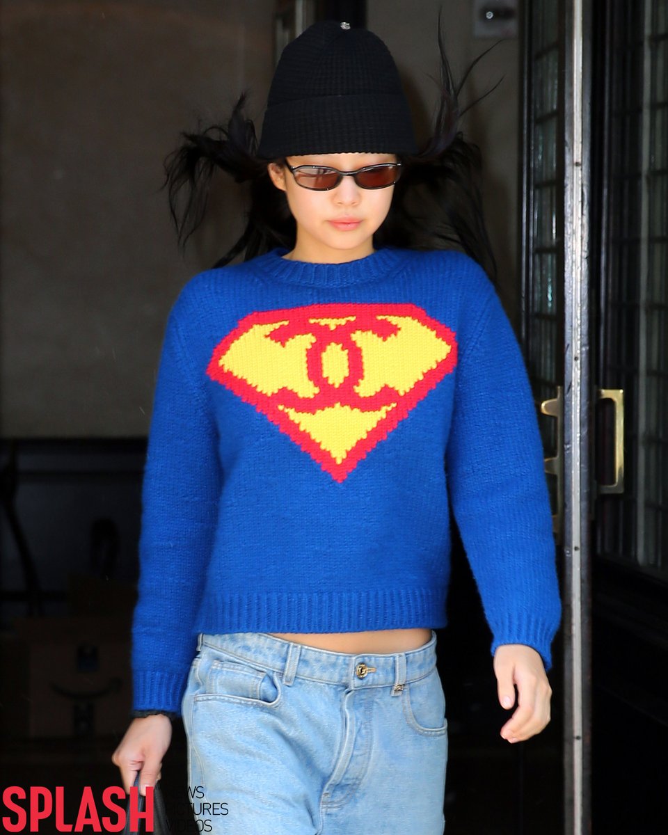 CHANEL ビーニー ジェニ着用 BLACKPINK's Jennie stepping out in NYC in a Chanel x Supergirl