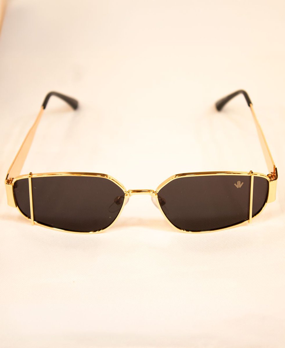 Visoneyewear's tweet photo. Aura Mirage não passa… ele marca presença. ✨🖤

Design imponente, linhas modernas e um acabamento que reflete atitude em cada detalhe. Um óculos feito pra quem não quer só compor o look: é pra ser o destaque.

Vista confiança. Sinta o impacto. Seja inesquecível.

#VisonEyewear https://t.co/QSPmaPt1hC