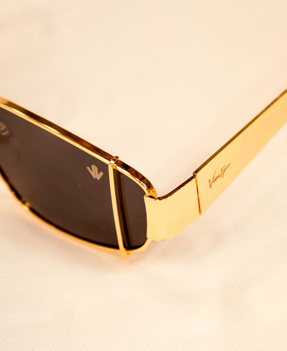 Visoneyewear's tweet photo. Aura Mirage não passa… ele marca presença. ✨🖤

Design imponente, linhas modernas e um acabamento que reflete atitude em cada detalhe. Um óculos feito pra quem não quer só compor o look: é pra ser o destaque.

Vista confiança. Sinta o impacto. Seja inesquecível.

#VisonEyewear https://t.co/QSPmaPt1hC