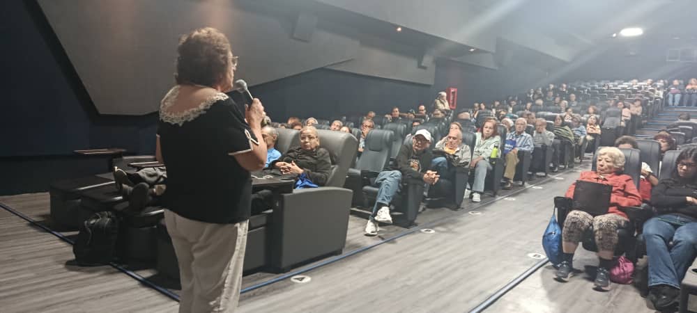 EspacioAF's tweet photo. Grandes emociones vivimos el sábado #2May en la Sala 1 de @CinexVe de @tusambilccs durante nuestra CINEtertulia dedicada a las madres.
En alianza con @EmbaFrancia e ISEJ Venezuela proyectamos y comentamos la película "Érase una vez mi madre", de Ken Scott 📽️ https://t.co/L8SqPVV4ui