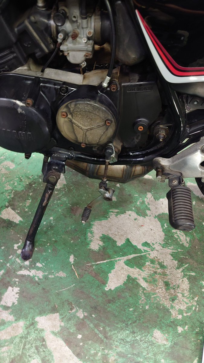 どなたかRz250（4L3）の純正ライトステー右側お持ちで無いでしょうか