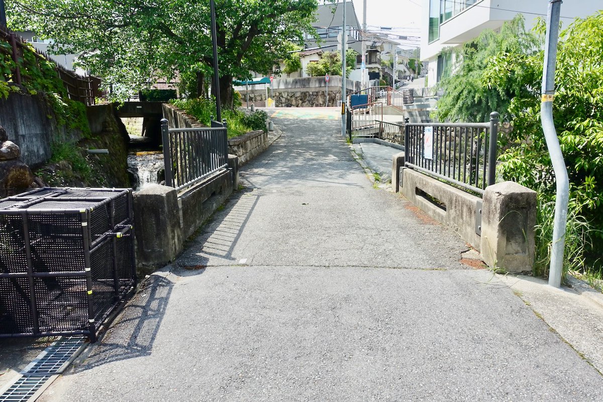 binming22's tweet photo. 塩尾寺橋（昭和11年／宝塚市）
亥の谷川で、曙橋の１本上流側に架かっている橋です。曙橋と同時期に架けられていて、全く同じデザインに見えます。 https://t.co/AeR1jalCJV