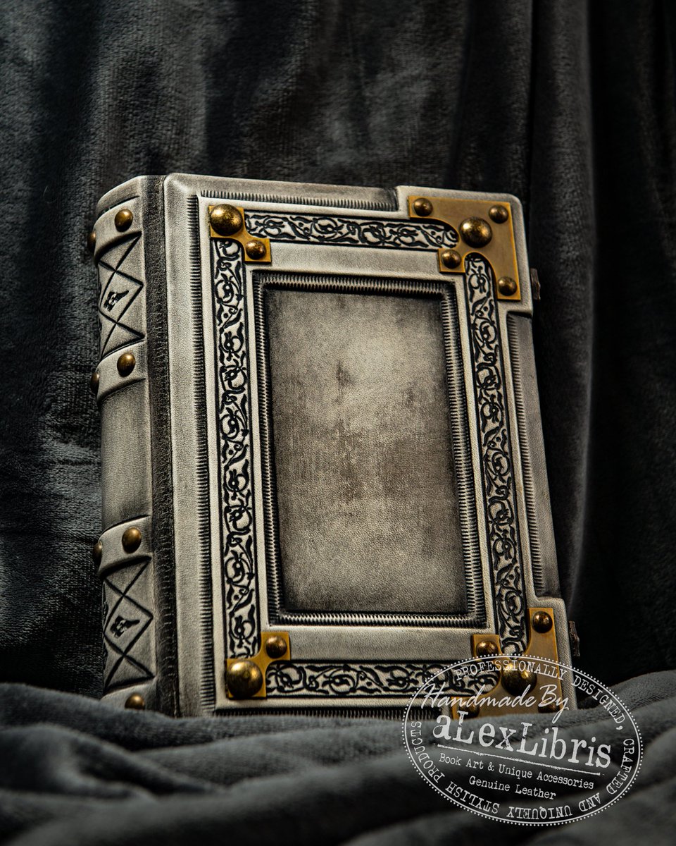 aLexLibris's tweet image. #leatherjournal #bookworm #writing #writer #writers #motivation #magician #magic #improvement #craft #artisan #handmade #grimoire #bookofshadows #necronomicon #writer