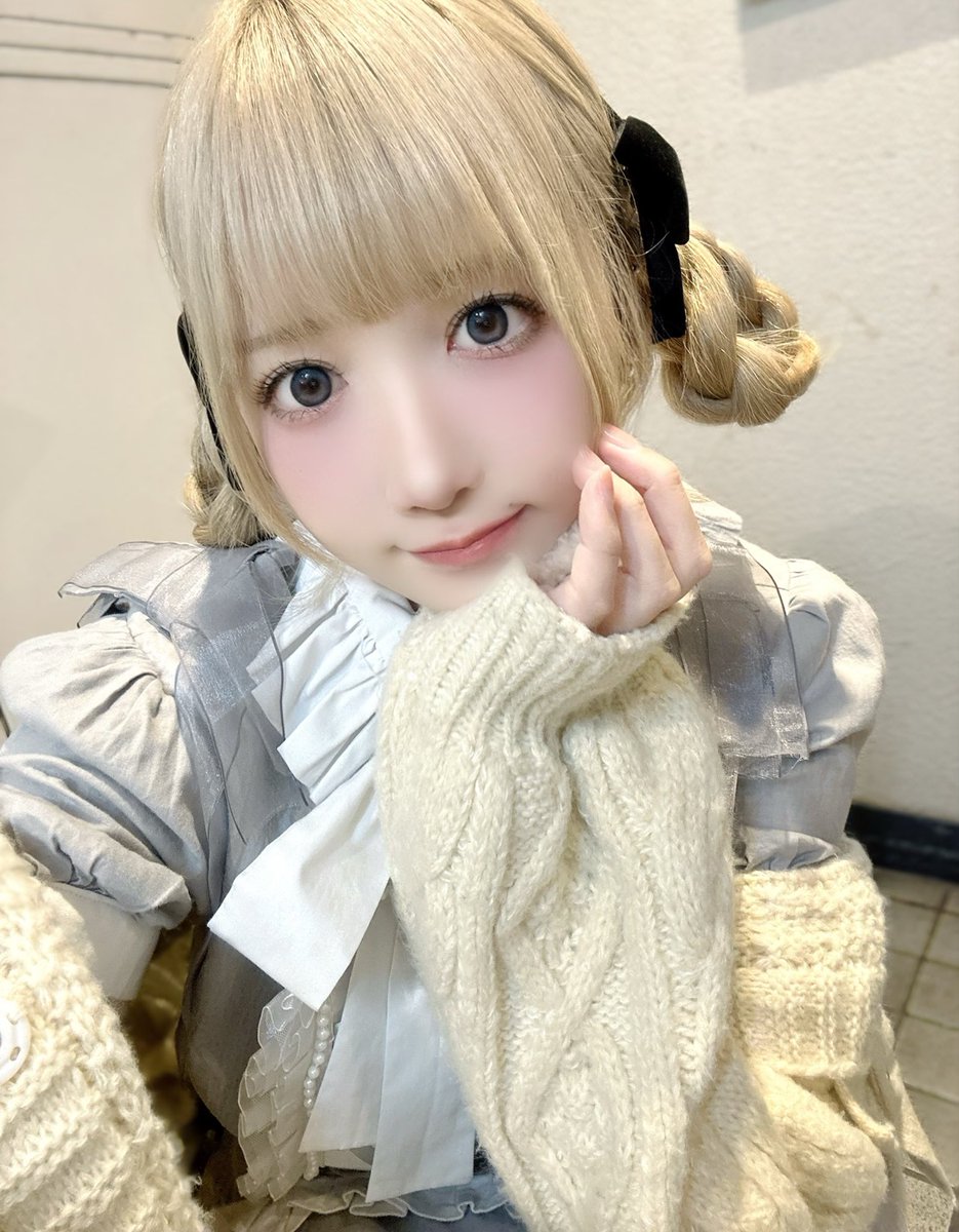 Cloudy_ao_'s tweet photo. ._.  ♡♡ https://t.co/qLxdfTxIAs